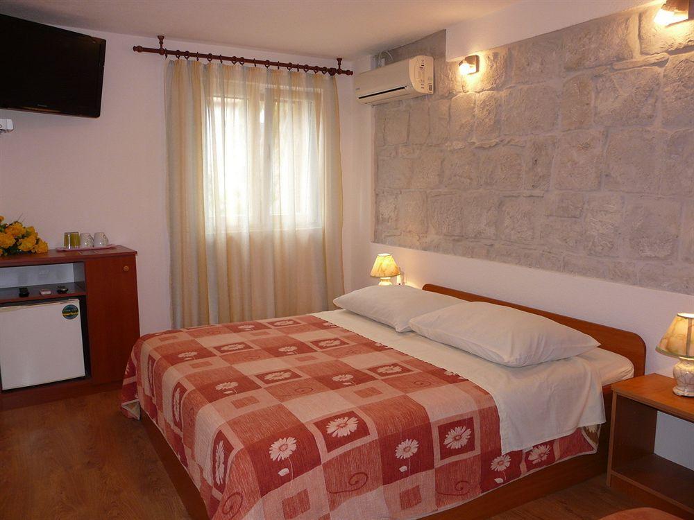 Guesthouse Pjaceta สปลิท ภายนอก รูปภาพ